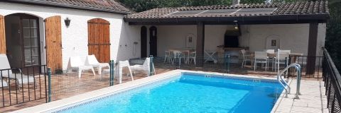Gite 12 personnes avec piscine en sud Ardèche